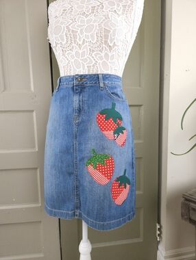 Upcycled LL Bean Strawberry Applique Denim Jean Skirt Women's 12